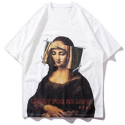Tee-shirt blanc représentant Mona Lisa avec le visage de la Vierge Marie.